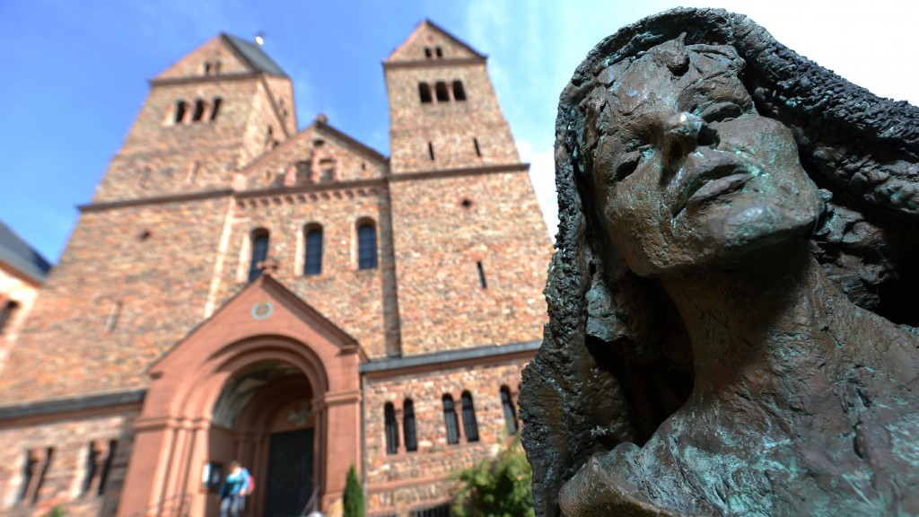 Bronzestatue der Hildegard von Bingen / Künstler: Karlheinz Oswald (Foto: dpa)