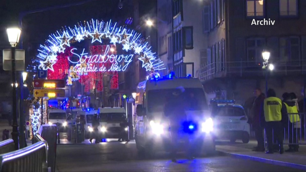 Foto: Einsatzfahrzeuge beim Attentat auf Straßburger Weihnachtsmarkt